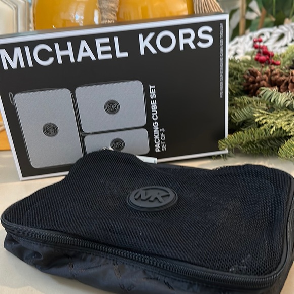 Michael Kors Cube Set Cases - Picture 3 of 8